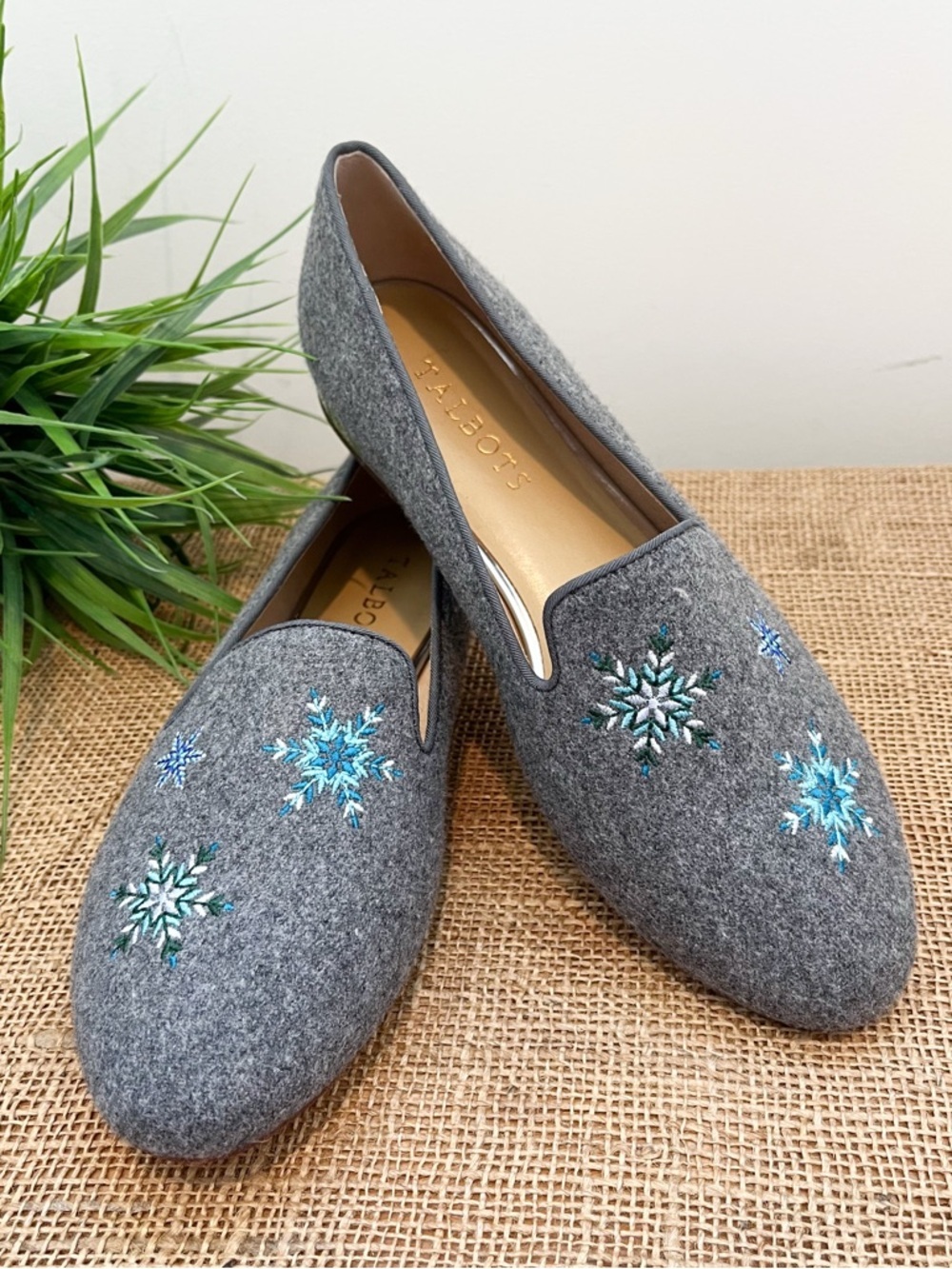 NEW Talbots Ryan Embroidered Flannel Gray Snowflake Loafer Flats Size 8